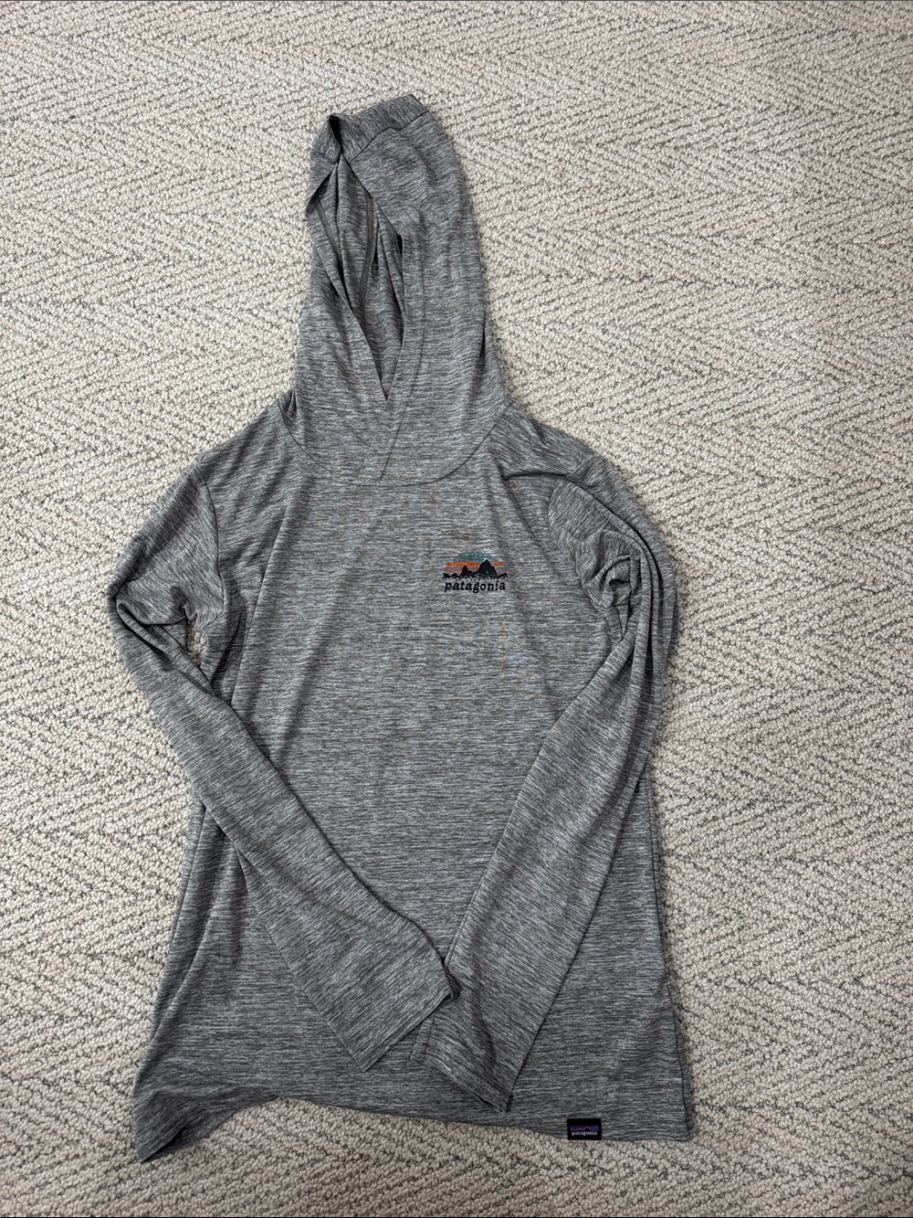 Patagonia Women’s capilene Heather Gray Hooded Long-Sleeve Pullover